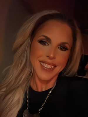 Lindsey, 42