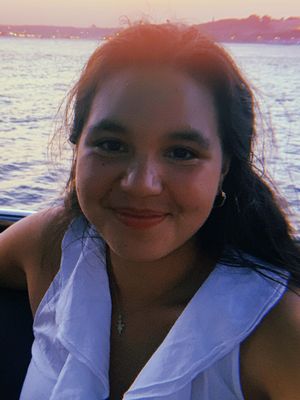 Daniela, 21