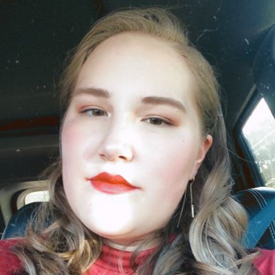 Caitlin, 23