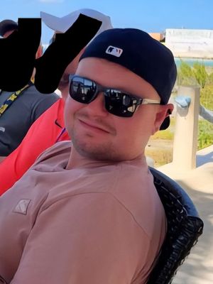 Lukasz, 39