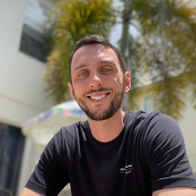 Ian, 32