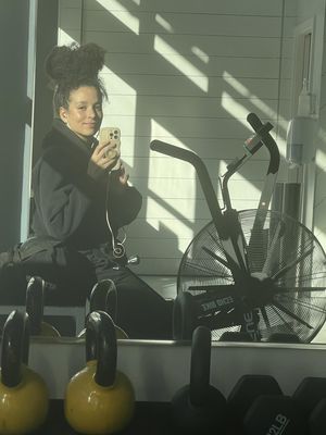 Zoe, 37