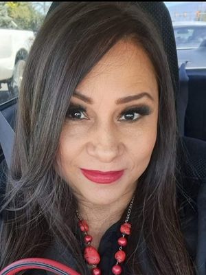 Yadira, 52