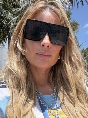 Nina, 44