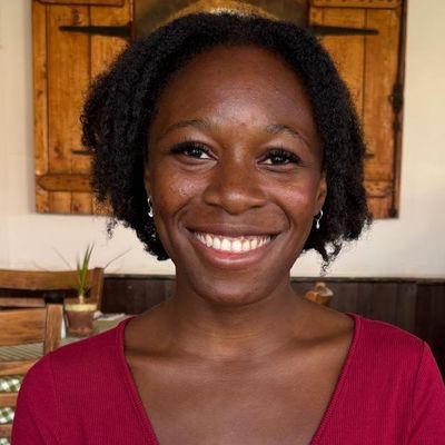 Michaela, 28