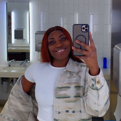 Tonia, 32