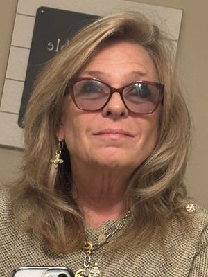 Sandra, 57