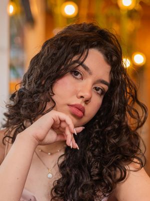 Thainara, 19