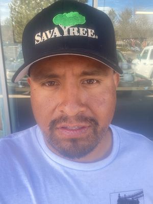 Luis, 32