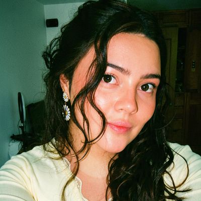 Valentina, 24