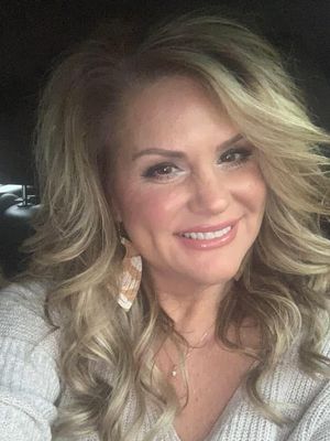 Cindy, 46