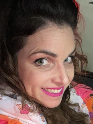 Julia, 38