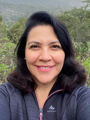 Samantha, 44