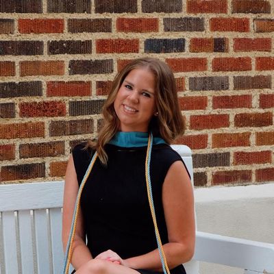 Maura, 25
