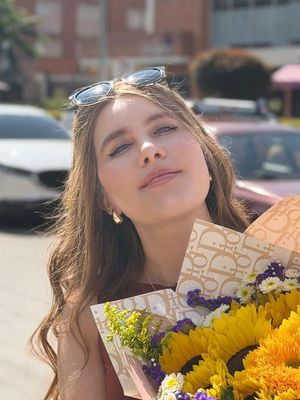 Daniela, 26