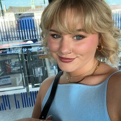 Katie, 25