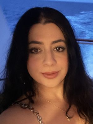 Dina, 38