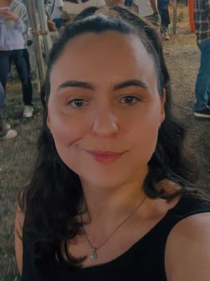 Julia, 25