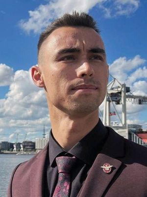 Josef, 24