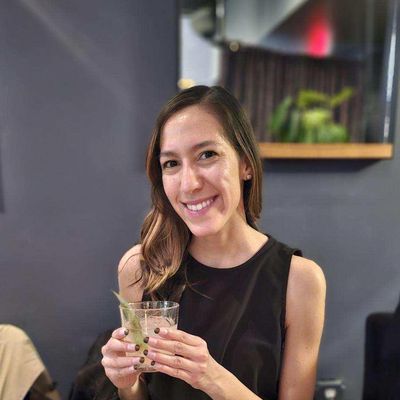 Stephanie, 33