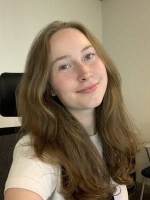 Laura, 21