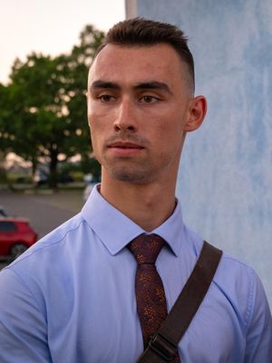 Josef, 24