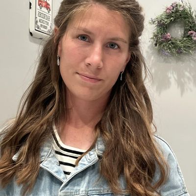 Dominique, 28