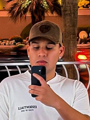 Adolfo, 23