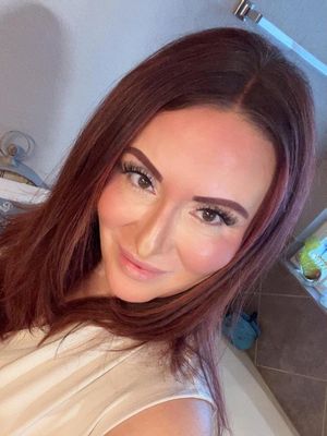 Laura, 56