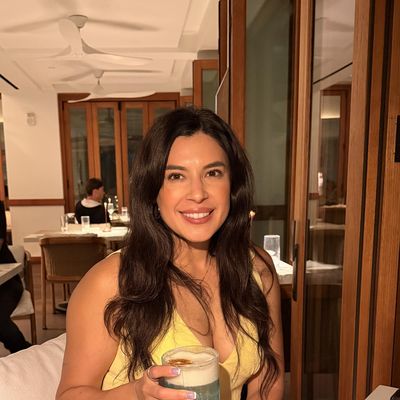 Thalia, 38