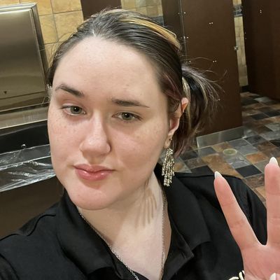 Amelia, 22