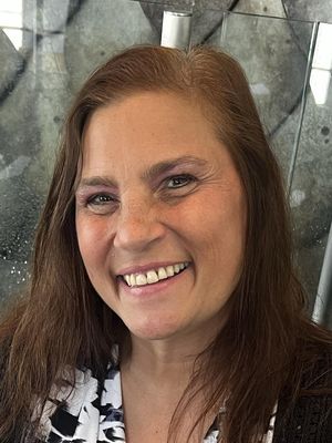 Mindy, 54