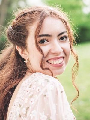 Stephanie, 21