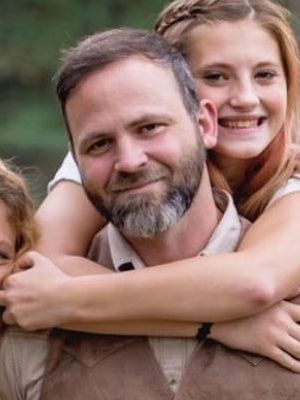 Dustin, 44