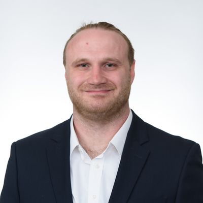 Max, 32