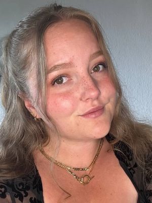 Mavis, 39