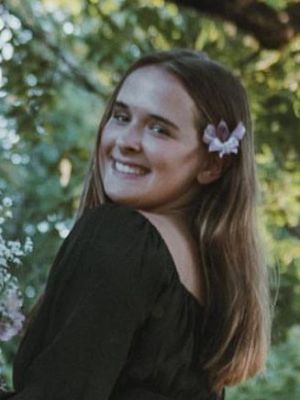 Anna, 22