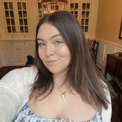 Amelia, 26