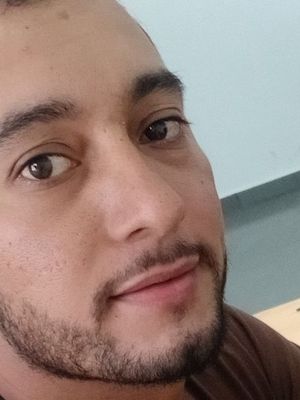 Carlos, 28