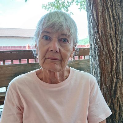 Suzanne, 79