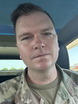 Nik, 40