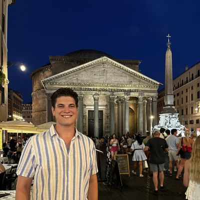 Nicolas, 22