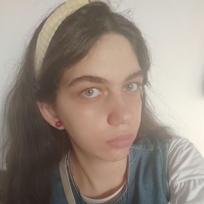 Veronica, 23