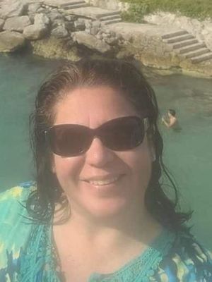 Claudia, 49