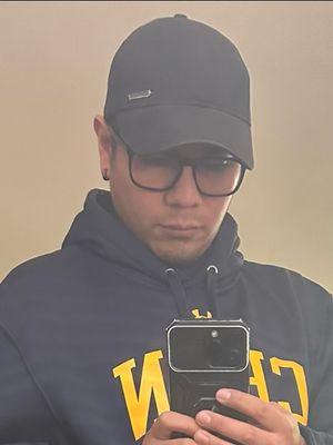Manuel, 27