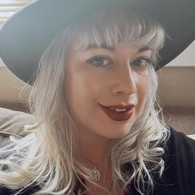 Sarah, 33