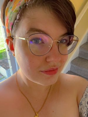 Julie, 29