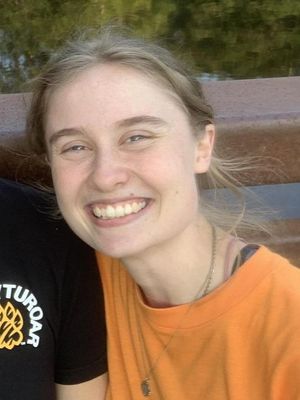 Olivia, 24