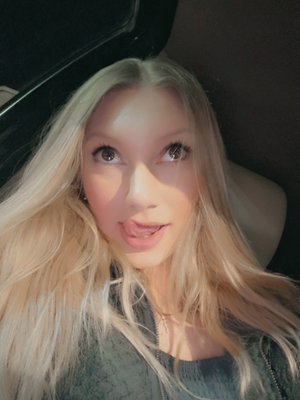 Abby, 22