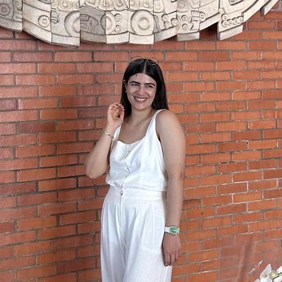 Montse, 26